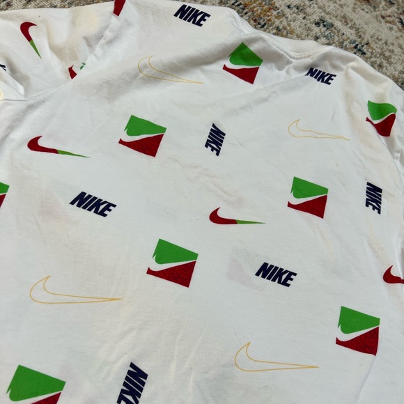 Men’s Nike Tee - Picture 4 of 6